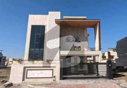 بحریہ ٹاؤن فیز 8 بحریہ ٹاؤن راولپنڈی,راولپنڈی میں 5 کمروں کا 13 مرلہ مکان 5.25 کروڑ میں برائے فروخت۔