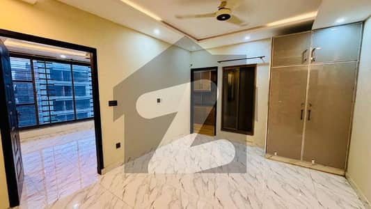 بحریہ ٹاؤن سیکٹر ای بحریہ ٹاؤن,لاہور میں 1 کمرے کا 3 مرلہ فلیٹ 75.0 لاکھ میں برائے فروخت۔