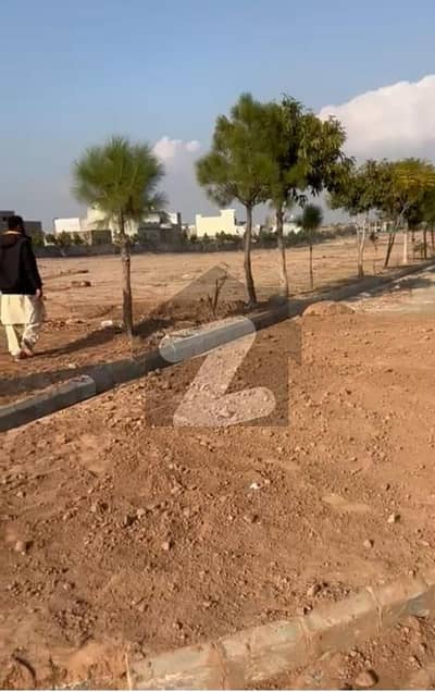 Gulberg Green Islamabad in Business Square 12 Marla Develop Possession Commercial Plot for Salr