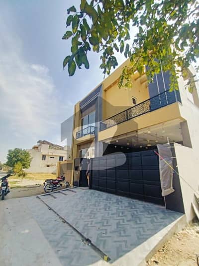 این ایف سی 1 لاہور میں 5 کمروں کا 10 مرلہ مکان 3.9 کروڑ میں برائے فروخت۔