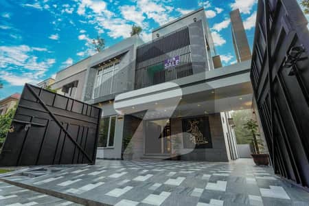 بحریہ ٹاؤن سیکٹر ای بحریہ ٹاؤن,لاہور میں 5 کمروں کا 10 مرلہ مکان 4.5 کروڑ میں برائے فروخت۔