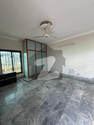 10 Marla Upper Portion For Rent In 3 Bed Room TV Lounge Kitchen With Drawing Room Garage Elec Water Gas Available