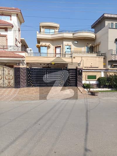 10 Marla Like Brand New House Available For Sale on Investor Rate On Central Park Housing Scheme Lahore.