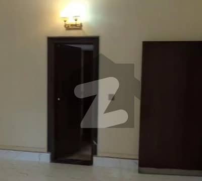 علامہ اقبال ٹاؤن لاہور میں 6 کمروں کا 11 مرلہ مکان 4.5 کروڑ میں برائے فروخت۔