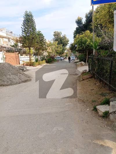 plot for sale in G10/2 and corner extra land