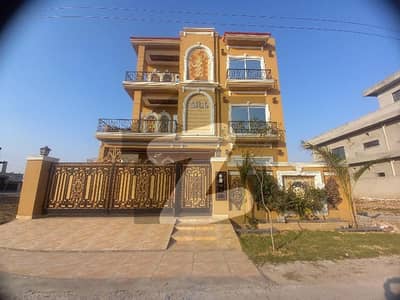 Prime Location House For Sale In Central Park - Block D