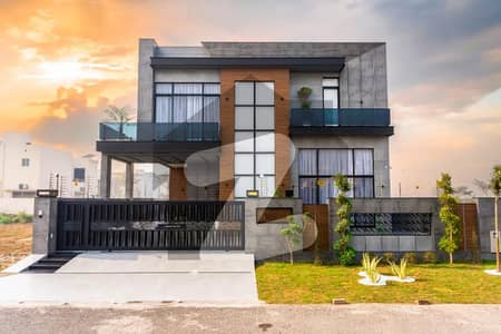 ڈی ایچ اے فیز 7 - بلاک ایس فیز 7,ڈیفنس (ڈی ایچ اے),لاہور میں 5 کمروں کا 1 کنال مکان 7.5 کروڑ میں برائے فروخت۔