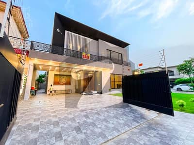 1 KANAL TOP DESIGNER BRAND NEW HOUSE FOR SALE NEAR PARK