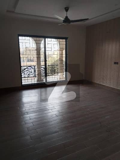8 marla house for sale in Miltrey accounts society college Road Lahore 8 marla house for sale in Miltrey accounts society college Road Lahore