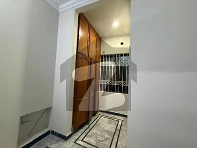 آئی ۔ 8 اسلام آباد میں 3 کمروں کا 14 مرلہ زیریں پورشن 1.65 لاکھ میں کرایہ پر دستیاب ہے۔