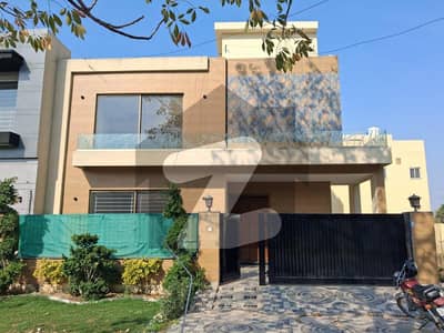 9 Marla H-Block New Luxury House For Sale Bankers Avenue Cooperative Housing Society, Lahore