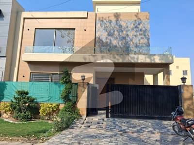 بینکرس ایوینیو کوآپریٹو ہاؤسنگ سوسائٹی لاہور میں 4 کمروں کا 9 مرلہ مکان 2.75 کروڑ میں برائے فروخت۔