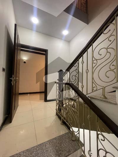 ڈی ایچ اے فیز 2 ڈی ایچ اے ڈیفینس,کراچی میں 3 کمروں کا 4 مرلہ بالائی پورشن 3.0 لاکھ میں برائے فروخت۔