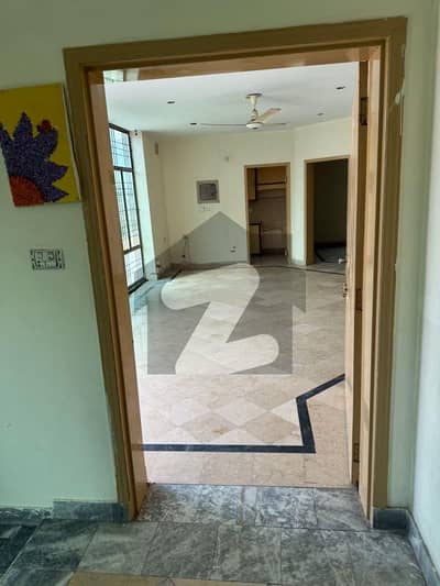 کینال برگ - بلاک اے کنال برگ,لاہور میں 2 کمروں کا 14 مرلہ مکان 55.0 ہزار میں کرایہ پر دستیاب ہے۔