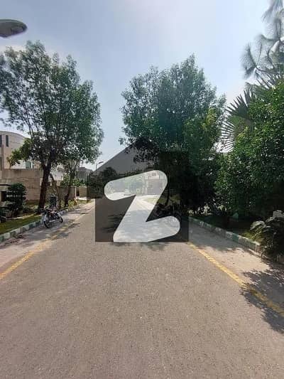 سکھ چین گارڈنز ۔ بلاک بی سکھ چین گارڈنز,لاہور میں 10 مرلہ رہائشی پلاٹ 2.25 کروڑ میں برائے فروخت۔