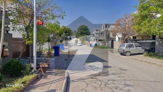 10 Marla Solid Land Plot Available For Sale In Prime Location Of Phase 3