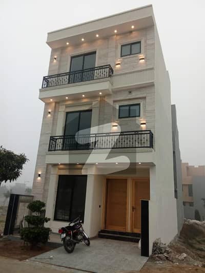یونین گرین کالج روڈ,لاہور میں 4 کمروں کا 5 مرلہ مکان 1.7 کروڑ میں برائے فروخت۔