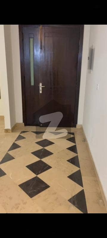 ایف ۔ 11 اسلام آباد میں 3 کمروں کا 12 مرلہ فلیٹ 1.5 لاکھ میں کرایہ پر دستیاب ہے۔