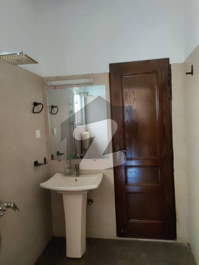 بوسٹن ویلی راولپنڈی میں 3 کمروں کا 12 مرلہ بالائی پورشن 85.0 ہزار میں کرایہ پر دستیاب ہے۔