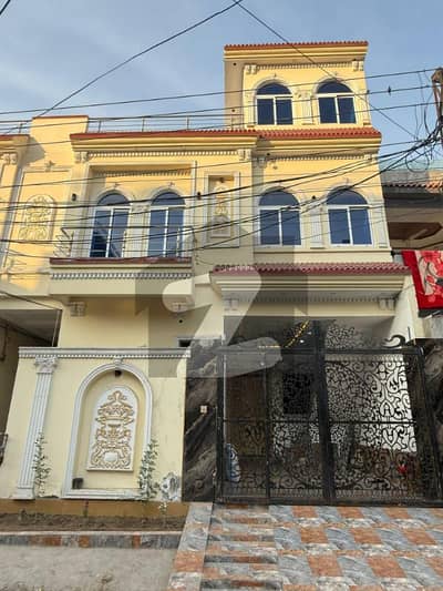 سمن آباد لاہور میں 5 کمروں کا 6 مرلہ مکان 3.8 کروڑ میں برائے فروخت۔