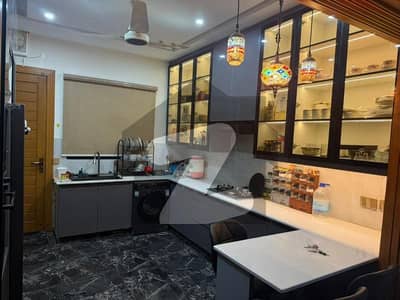 بحریہ انکلیو - سیکٹر ایم بحریہ انکلیو,بحریہ ٹاؤن,اسلام آباد میں 5 کمروں کا 10 مرلہ مکان 4.6 کروڑ میں برائے فروخت۔