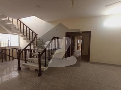 ایف ۔ 10 اسلام آباد میں 3 کمروں کا 1 کنال بالائی پورشن 1.5 لاکھ میں کرایہ پر دستیاب ہے۔