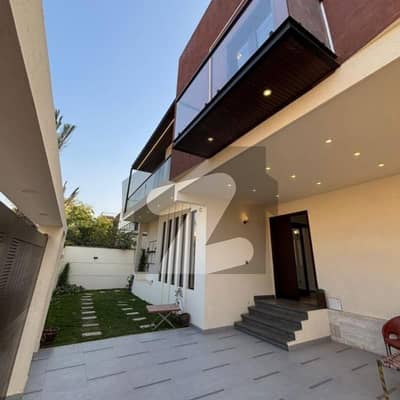 ڈی ایچ اے فیز 8 ڈی ایچ اے ڈیفینس,کراچی میں 6 کمروں کا 1 کنال مکان 22.0 کروڑ میں برائے فروخت۔