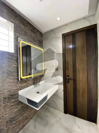 جناح گارڈنز ایف ای سی ایچ ایس,اسلام آباد میں 5 کمروں کا 7 مرلہ مکان 3.7 کروڑ میں برائے فروخت۔ جناح گارڈنز ایف ای سی ایچ ایس,اسلام آباد میں 5 کمروں کا 7 مرلہ مکان 3.7 کروڑ میں برائے فروخت۔