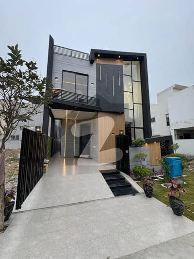 ڈی ایچ اے 9 ٹاؤن ۔ بلاک اے ڈی ایچ اے 9 ٹاؤن,ڈیفنس (ڈی ایچ اے),لاہور میں 3 کمروں کا 5 مرلہ مکان 2.2 کروڑ میں برائے فروخت۔