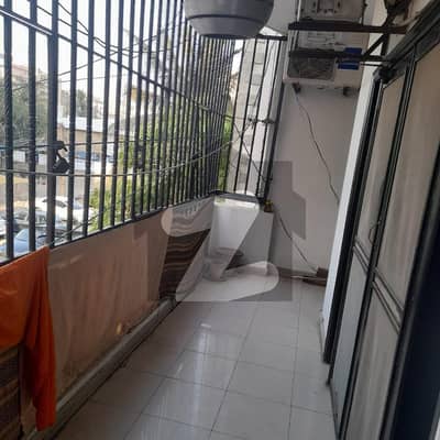 کلفٹن ۔ بلاک 9 کلفٹن,کراچی میں 3 کمروں کا 10 مرلہ فلیٹ 1.35 لاکھ میں کرایہ پر دستیاب ہے۔