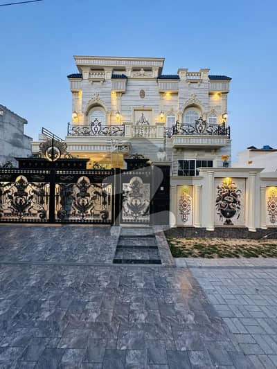 10 Marla Facing Park House For Sale