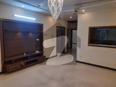 گلریز ہاؤسنگ سکیم راولپنڈی میں 3 کمروں کا 12 مرلہ بالائی پورشن 80.0 ہزار میں کرایہ پر دستیاب ہے۔