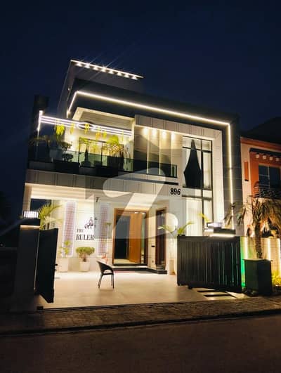 ویلینشیاء ہاؤسنگ سوسائٹی لاہور میں 5 کمروں کا 10 مرلہ مکان 5.25 کروڑ میں برائے فروخت۔