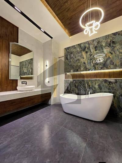 ڈی ایچ اے ڈیفینس فیز 4 ڈی ایچ اے ڈیفینس,اسلام آباد میں 5 کمروں کا 1 کنال مکان 8.4 کروڑ میں برائے فروخت۔