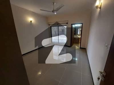 عسکری 5 ۔ سیکٹر جے عسکری 5,ملیر کنٹونمنٹ,کینٹ,کراچی میں 3 کمروں کا 12 مرلہ فلیٹ 4.1 کروڑ میں برائے فروخت۔