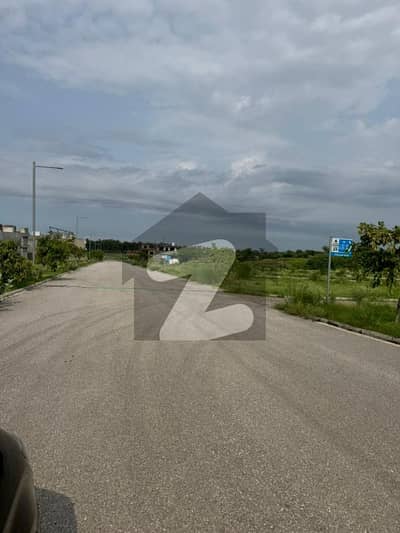 10 Marla Corner Good Location Plot For Sale