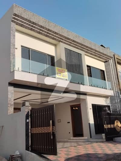 ٹاپ سٹی 1 - بلاک اے ٹاپ سٹی 1,اسلام آباد میں 5 کمروں کا 10 مرلہ مکان 4.8 کروڑ میں برائے فروخت۔