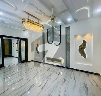 10 Marla House In Bahria Town - Sector C For sale At Good Location 10 Marla House In Bahria Town - Sector C For sale At Good Location