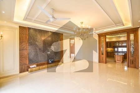 ڈی ایچ اے فیز 7 ڈیفنس (ڈی ایچ اے),لاہور میں 5 کمروں کا 1 کنال مکان 2.9 لاکھ میں کرایہ پر دستیاب ہے۔