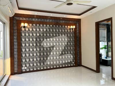 ڈی ایچ اے فیز 7 ڈیفنس (ڈی ایچ اے),لاہور میں 5 کمروں کا 1 کنال مکان 2.75 لاکھ میں کرایہ پر دستیاب ہے۔