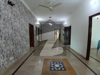 5 Bed 1st Floor Available For Rent On 1 Kanal With Gas