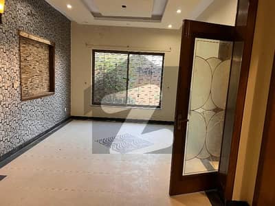 ای ایم ای سوسائٹی لاہور میں 3 کمروں کا 5 مرلہ مکان 85.0 ہزار میں کرایہ پر دستیاب ہے۔