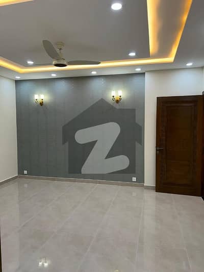 ای ایم ای سوسائٹی لاہور میں 3 کمروں کا 1 کنال بالائی پورشن 1.4 لاکھ میں کرایہ پر دستیاب ہے۔