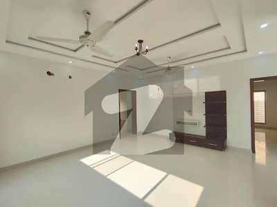 SLIGHTLY USED 01 KANAL VERY BEAUTIFUL UPPER PORTIN WITH SEPARATE ENTRANCE AVAILABLE FOR RENT