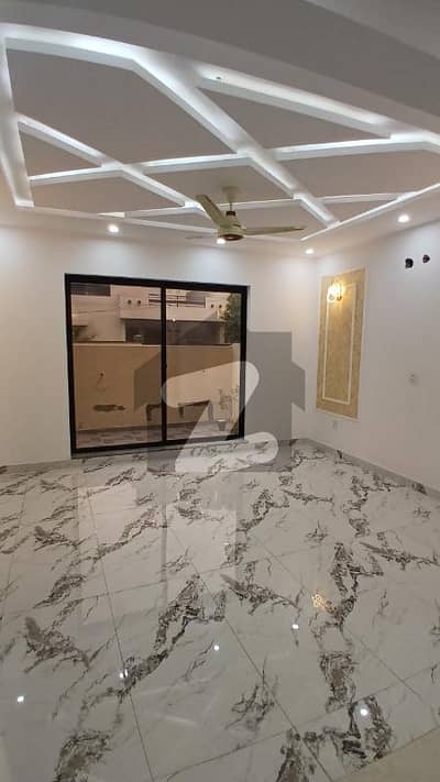 10 Marla House For Sale Ideal Location 10 Marla House For Sale Ideal Location