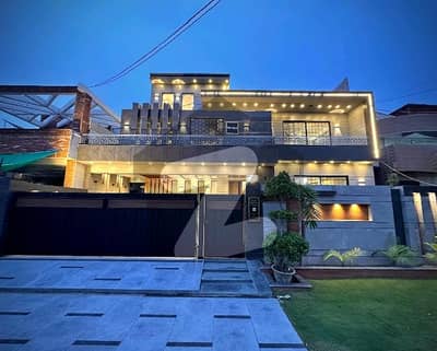 Prominently-Located 20 Marla House Available In Wapda Town Phase 1 - Block E1