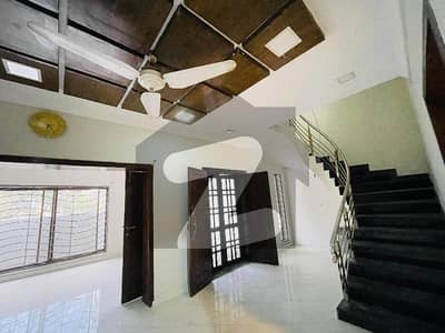 بحریہ ٹاؤن فیز 8 ۔ رفیع بلاک بحریہ ٹاؤن فیز 8,بحریہ ٹاؤن راولپنڈی,راولپنڈی میں 3 کمروں کا 5 مرلہ مکان 1.8 کروڑ میں برائے فروخت۔