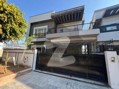 بحریہ انکلیو - سیکٹر جے بحریہ انکلیو,بحریہ ٹاؤن,اسلام آباد میں 5 کمروں کا 10 مرلہ مکان 1.3 لاکھ میں کرایہ پر دستیاب ہے۔