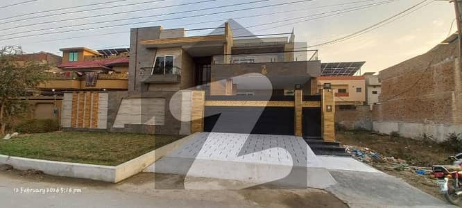 Prime Location 1 Kanal House In Stunning Hayatabad Phase 6 - F7 Is Available For sale