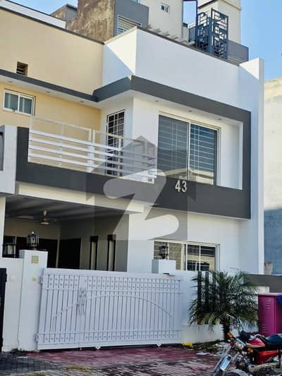 بحریہ انکلیو - سیکٹر ایچ بحریہ انکلیو,بحریہ ٹاؤن,اسلام آباد میں 3 کمروں کا 5 مرلہ مکان 80.0 ہزار میں کرایہ پر دستیاب ہے۔